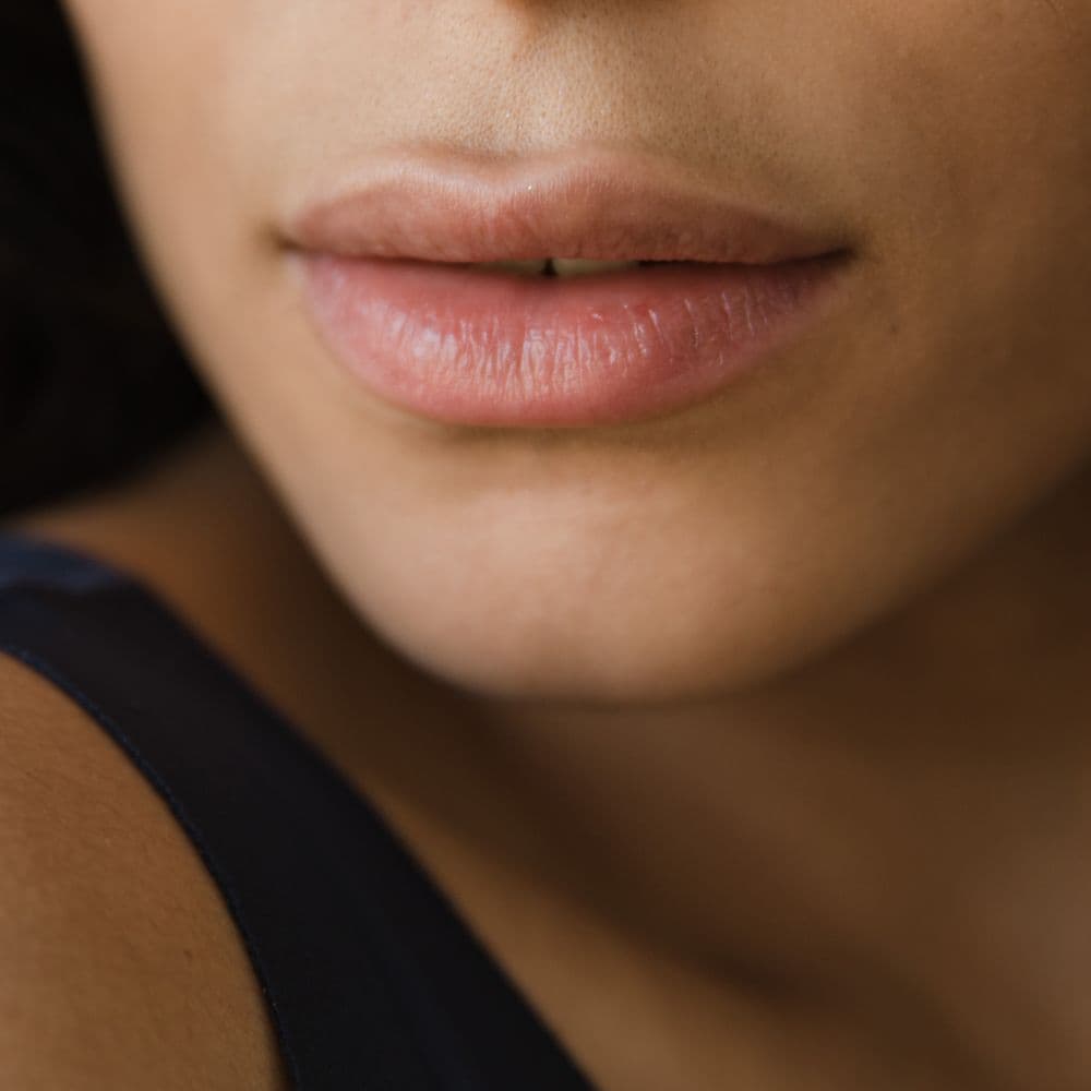 Labio superior de piel lisa — depilación láser de bozo en Panamá
